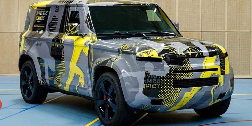 Новий Land Rover Defender втратив частину камуфляжу