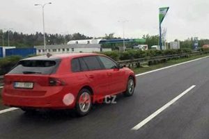 Нову Skoda Octavia помітили без камуфляжу