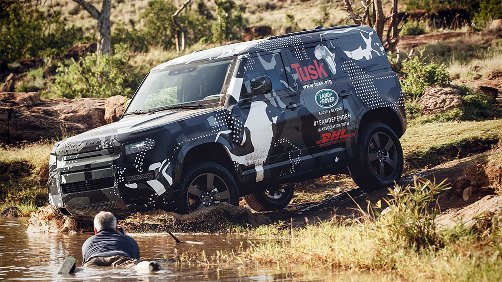 Відео: новий Land Rover Defender випробували в заповіднику левів