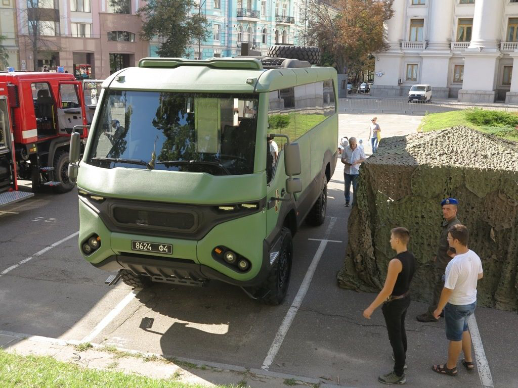 Українські військові отримають унікальні автобуси 4х4