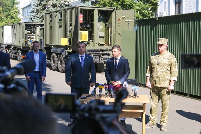 КрАЗ презентував унікальний військовий автомобіль-поїзд (відео)