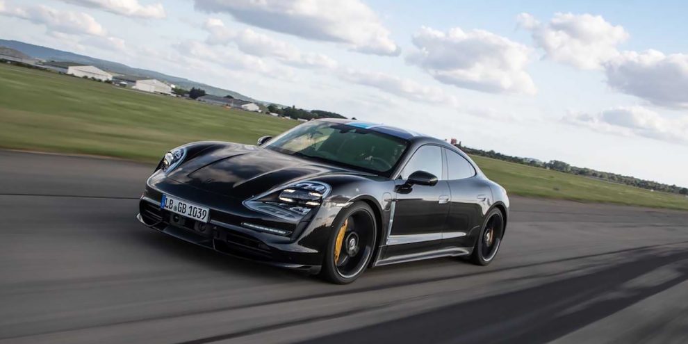 Названа дата прем'єри першого електрокара Porsche