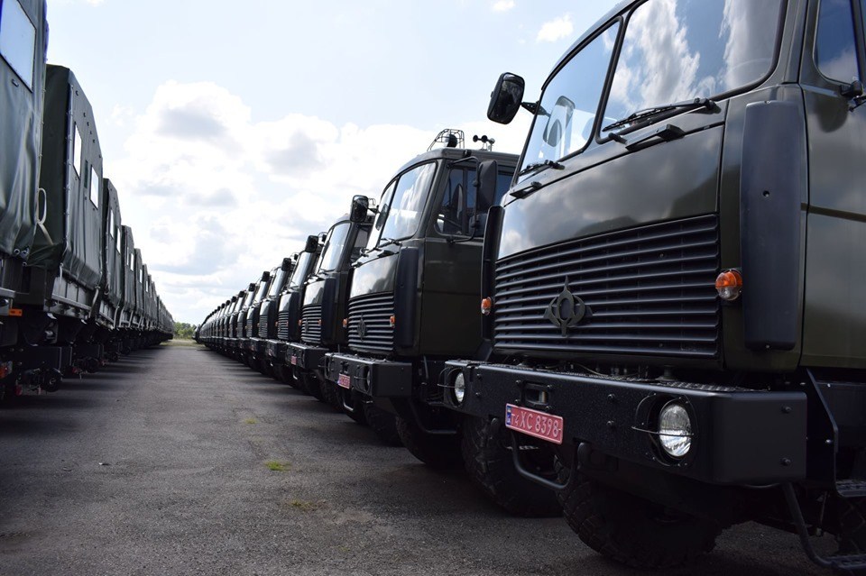 ВСУ отримали велику партію потужних вантажівок (ФОТО)