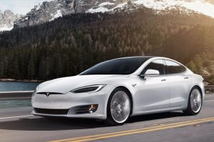 Електрокари Tesla отримають нову силову установку з трьома моторами