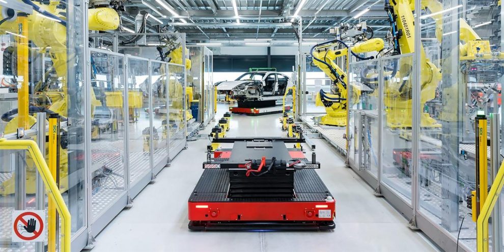 Porsche запустила випуск електричного Taycan на «заводі майбутнього»
