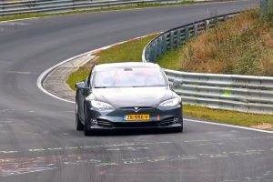 Відео: Tesla готується відібрати в Porsche Taycan рекорд «Нюрбургринга»