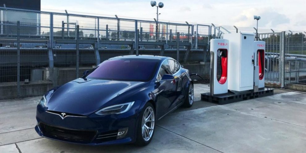 Tesla обладнала власну електрозаправку на Нюрбургринзі