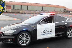 Поліцейська Tesla розрядилася під час погоні за злочинцем