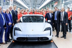 Porsche показала на відео складання Taycan на «заводі майбутнього»