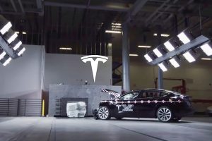 Відео: Tesla вперше показала краш-тести в секретній лабораторії