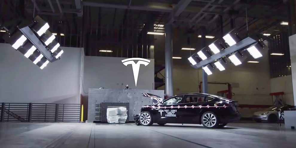 Відео: Tesla вперше показала краш-тести в секретній лабораторії