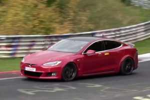Відео: Tesla продовжила підготовку до рекорду на "Нюрбургринзі"