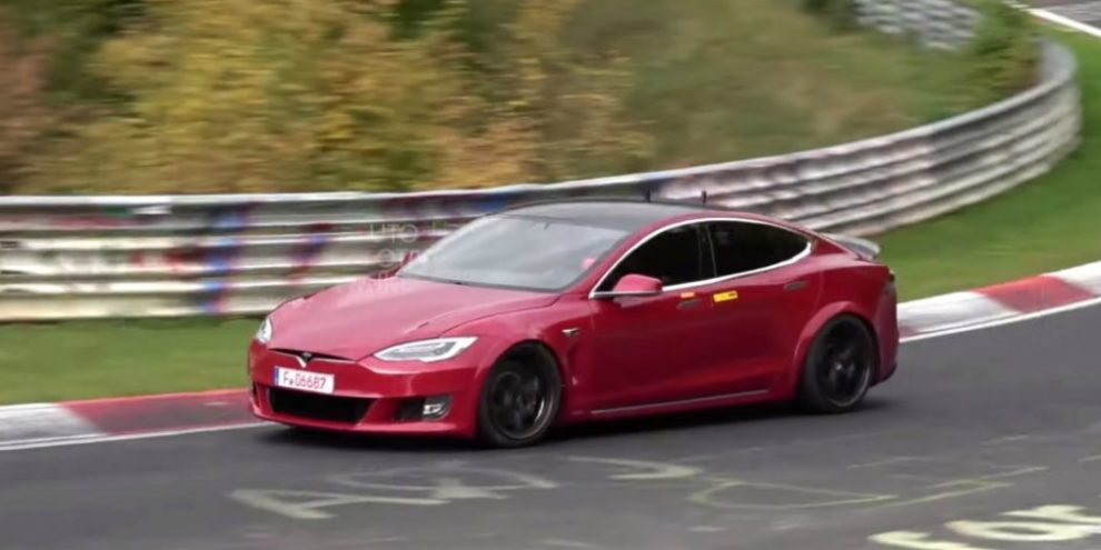 Відео: Tesla продовжила підготовку до рекорду на "Нюрбургринзі"