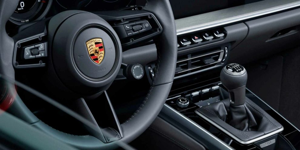 Новий Porsche 911 вперше отримав механічну коробку