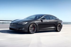 Tesla зробила електрокар Model S могутніше для конкуренції з Porsche Taycan