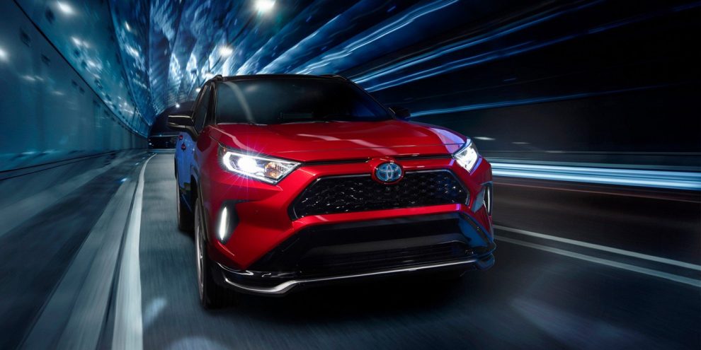 Toyota представила найпотужніший і економічний RAV4