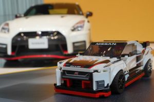 Lego створила модель суперкара Nissan GT-R з 300 деталей