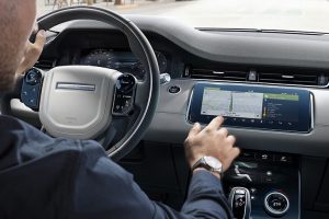 Автомобілі Jaguar Land Rover навчилися завантажувати нове ПЗ «по повітрю»