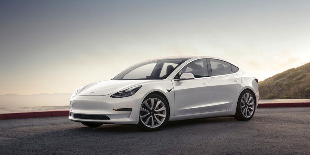 Tesla почала продажі Model 3 китайського виробництва