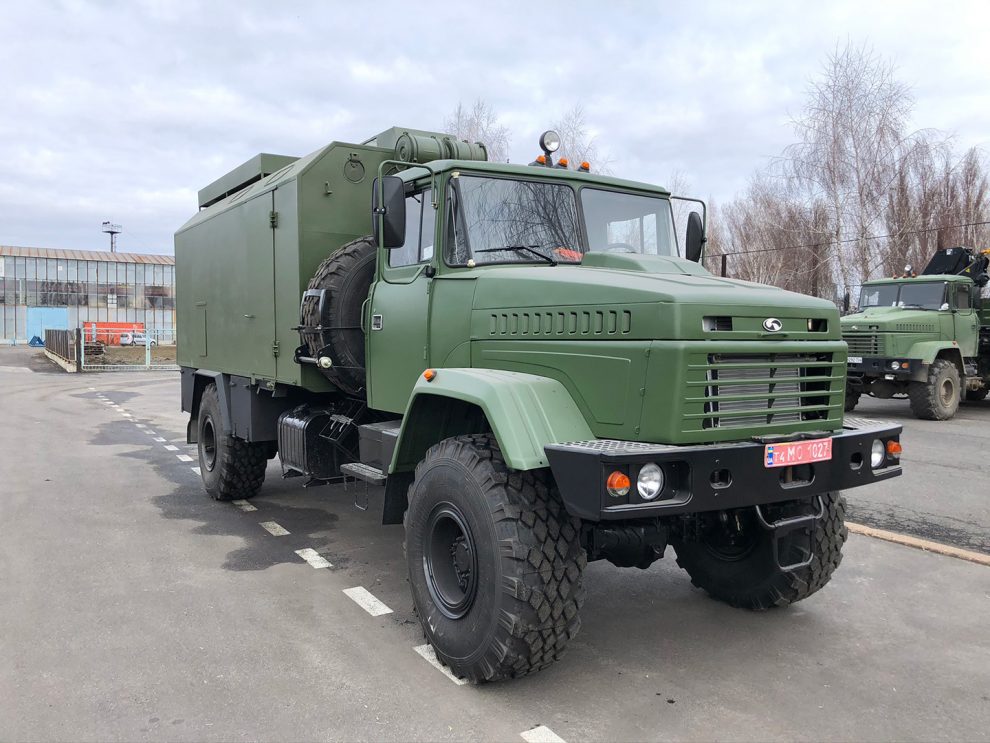 ЗСУ отримали вантажівку "КрАЗ" з броньованим кузов-фургоном