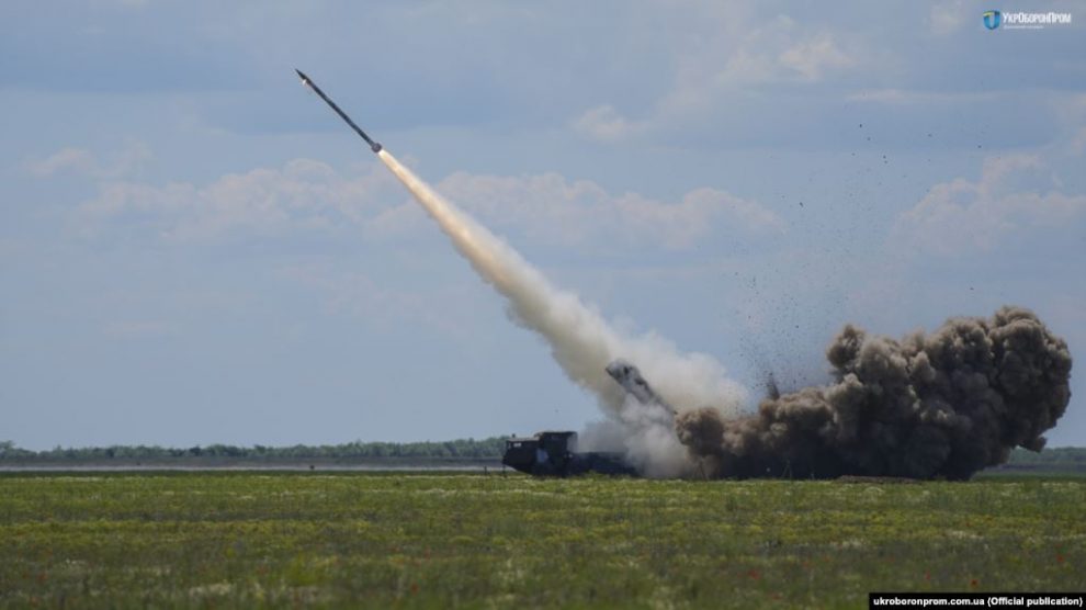 Позитив тижня: Новий український ракетний комплекс буде бити окупантів на відстані понад 200 км