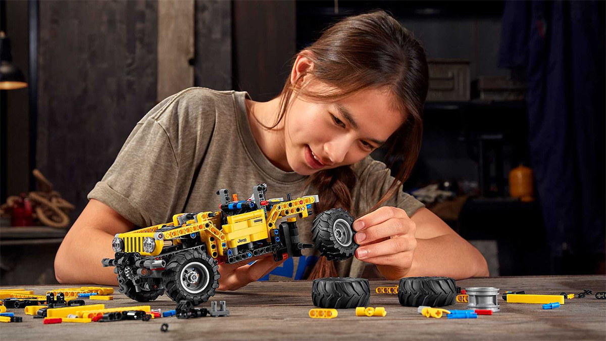Точну копію позашляховика Jeep Wrangler зібрали з Lego