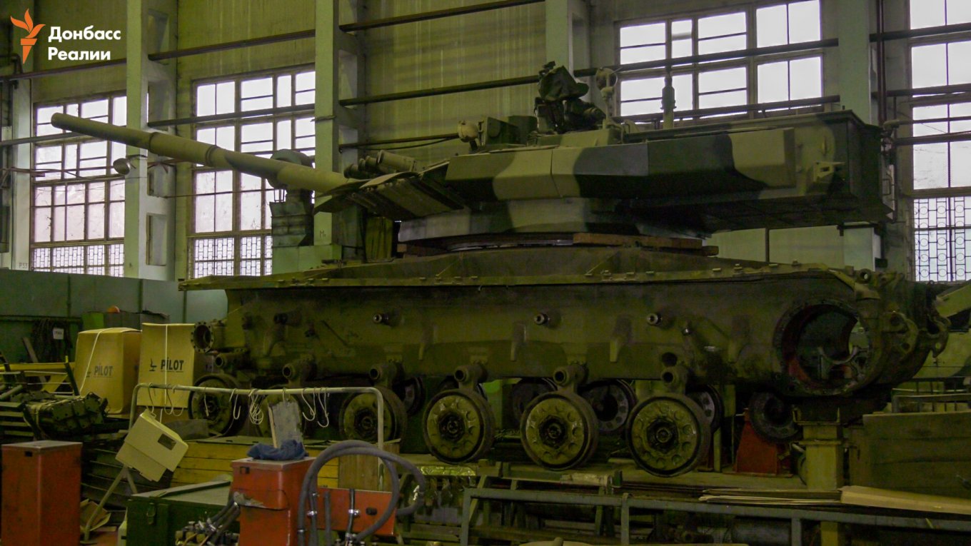 До майбутнього Т-64 "Краб" приєднали башту від Т-55АГМ, яка не має відношення до проекту